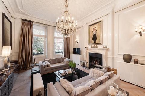 3 bedroom maisonette to rent, Cadogan Square, London, SW1X