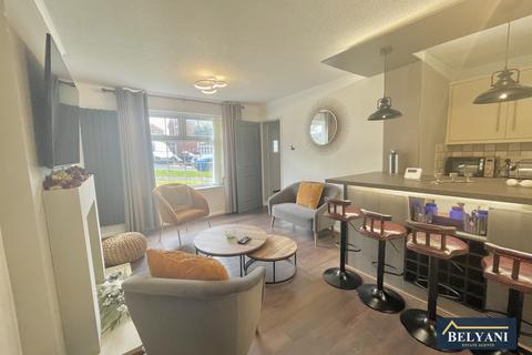 2 bedroom flat to rent, Abbeydale Mount, Leeds LS5