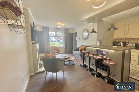 2 bedroom flat to rent, Abbeydale Mount, Leeds LS5