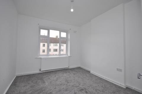 2 bedroom flat to rent, Chinbrook Road London SE12