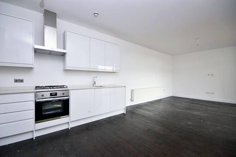 3 bedroom flat to rent, Ballards Lane, North Finchley, London, N12