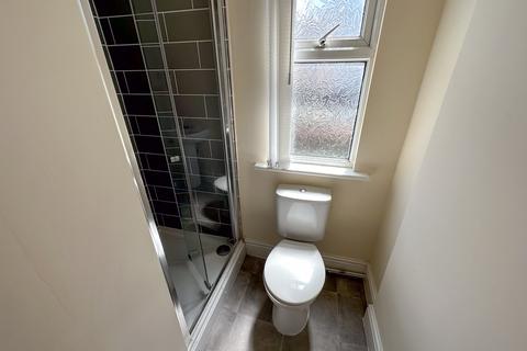 1 bedroom in a house share to rent, Cecil Road, L21 1DB,