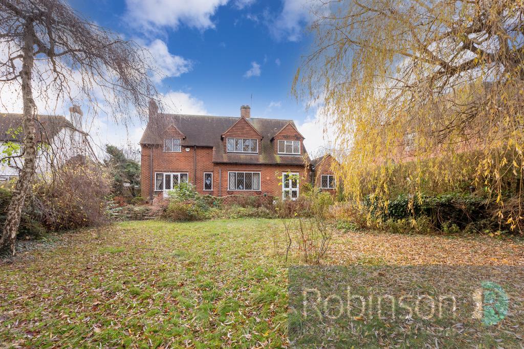 Maidenhead SL6 4 bed detached house for sale £750,000