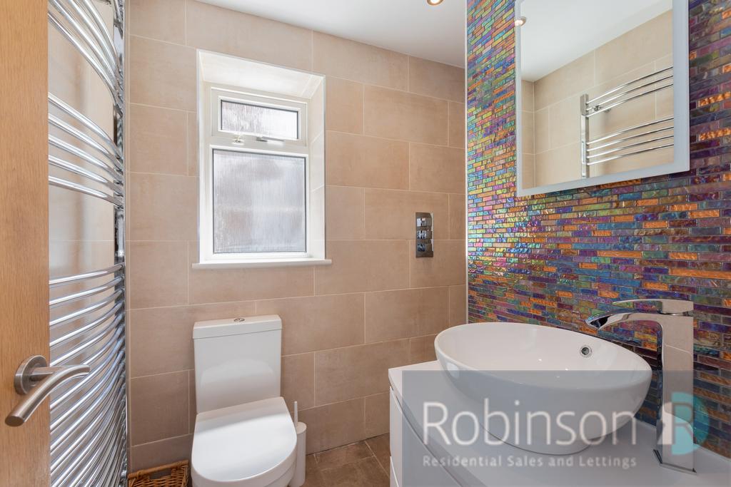 17 Lambourne Drive-16