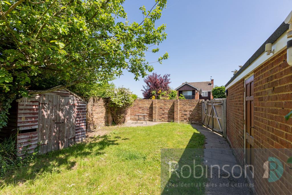 17 Lambourne Drive-04