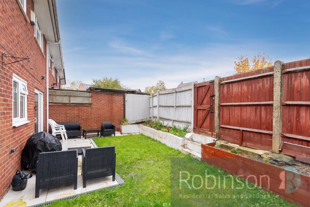 Burnham, Slough SL1 3 bed end of terrace house for sale £450,000