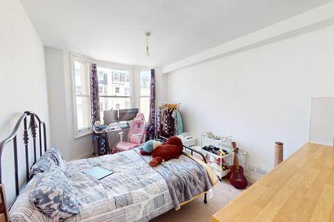 1 bedroom flat to rent, Oriental Place, Brighton, BN1