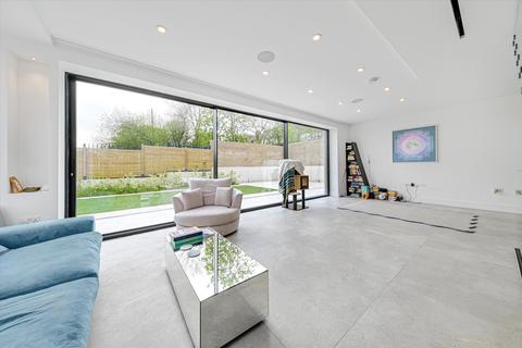 4 bedroom detached house to rent, Gulliver Place, London, N10