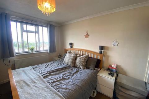 19 Armdale Rise, Oldham, OL4 2SR