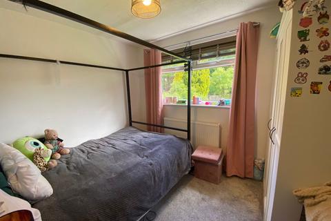 19 Armdale Rise, Oldham, OL4 2SR