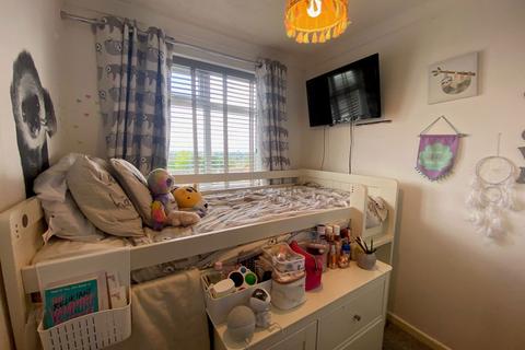 19 Armdale Rise, Oldham, OL4 2SR