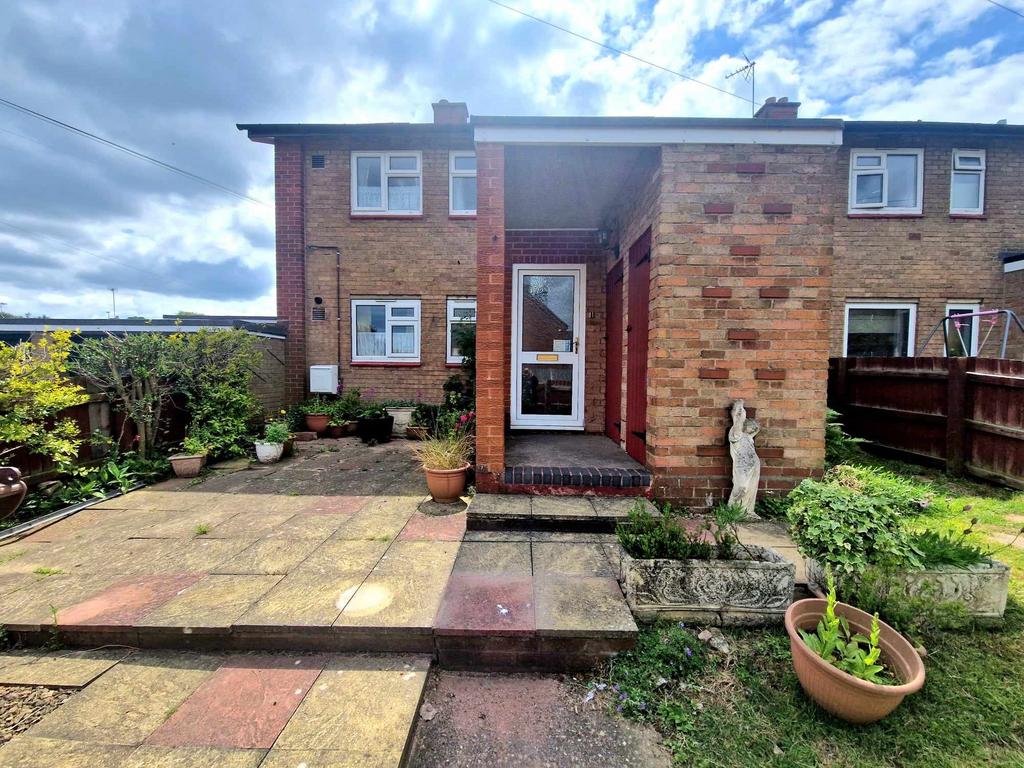 Upper Lodge Road, Armitage. WS15 4AS 2 bed flat for sale £120,000