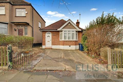 2 bedroom bungalow for sale, Eastmead Avenue, Greenford, UB6