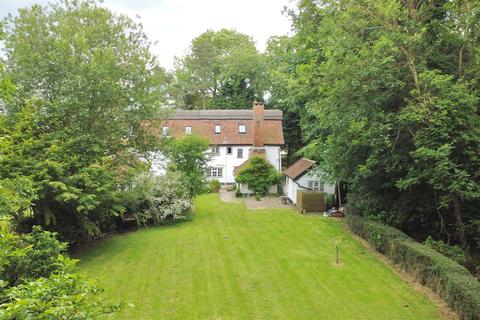 4 bedroom semi-detached house for sale, The Street, Brome