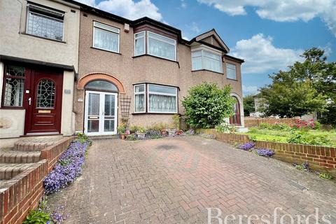 3 bedroom terraced house for sale, Park Lane, Hornchurch, RM11