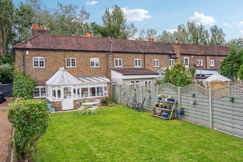 4 bedroom cottage for sale, Thorney Mill Road, Iver SL0