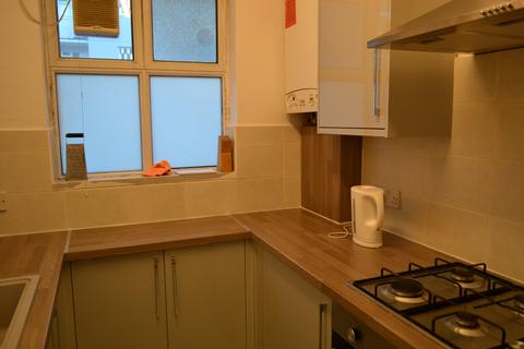3 bedroom flat to rent, Old Bethnal Green Road, London E2