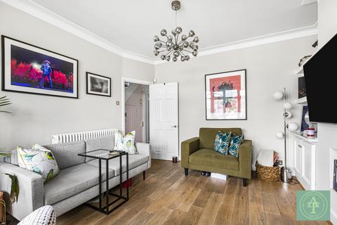 1 bedroom flat for sale, Firs Lane, London, N13