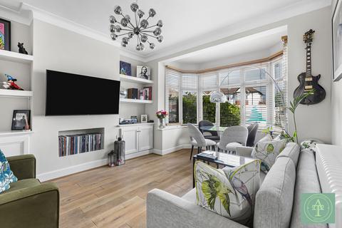 1 bedroom flat for sale, Firs Lane, London, N13