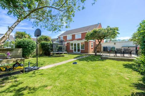 4 bedroom semi-detached house for sale, St, Peters Road, Lingwood