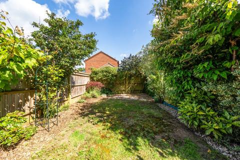 30 Banks Way, Guildford, GU4 7NL