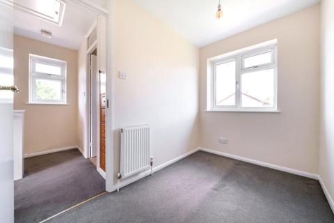 30 Banks Way, Guildford, GU4 7NL