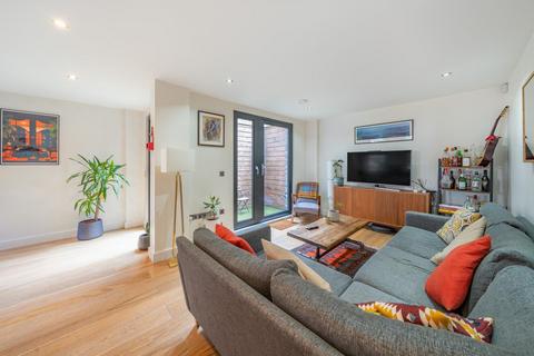 3 bedroom flat for sale, Rothsay Street, Borough