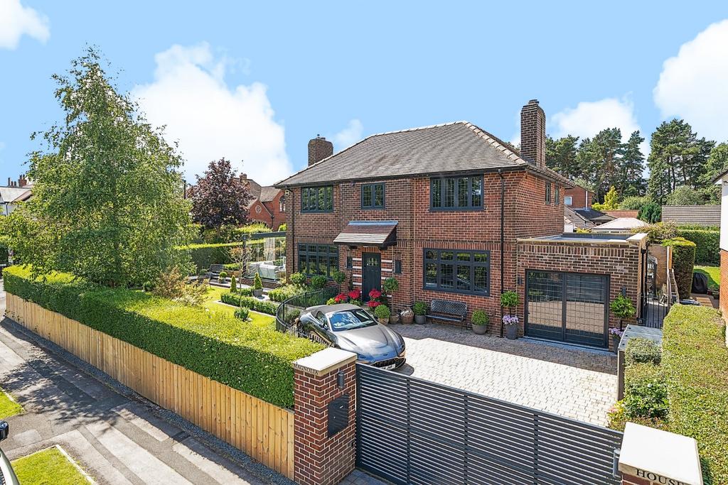 Arthurs Avenue, Harrogate, North... 4 bed detached house to rent £