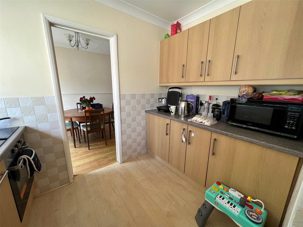 West End, Southampton SO30 3 bed detached house to rent £1,400 pcm (£