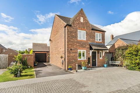 4 bedroom detached house for sale, Fynn Court, Upper Heyford, OX25