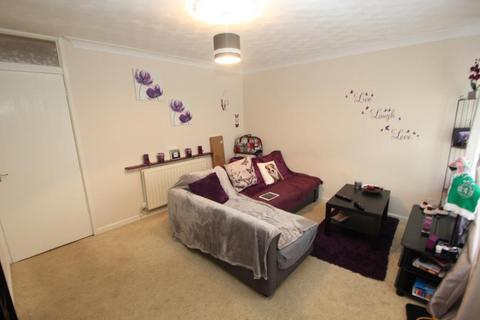 1 bedroom maisonette to rent, Princess Marys Road, Addlestone KT15