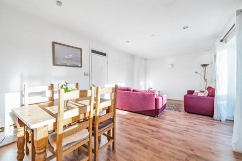 3 bedroom apartment to rent, Maple Mews London SW16