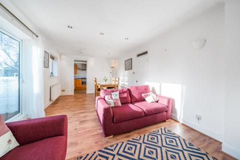 3 bedroom apartment to rent, Maple Mews London SW16
