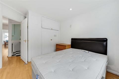 2 bedroom flat to rent, Harbut Road, SW11