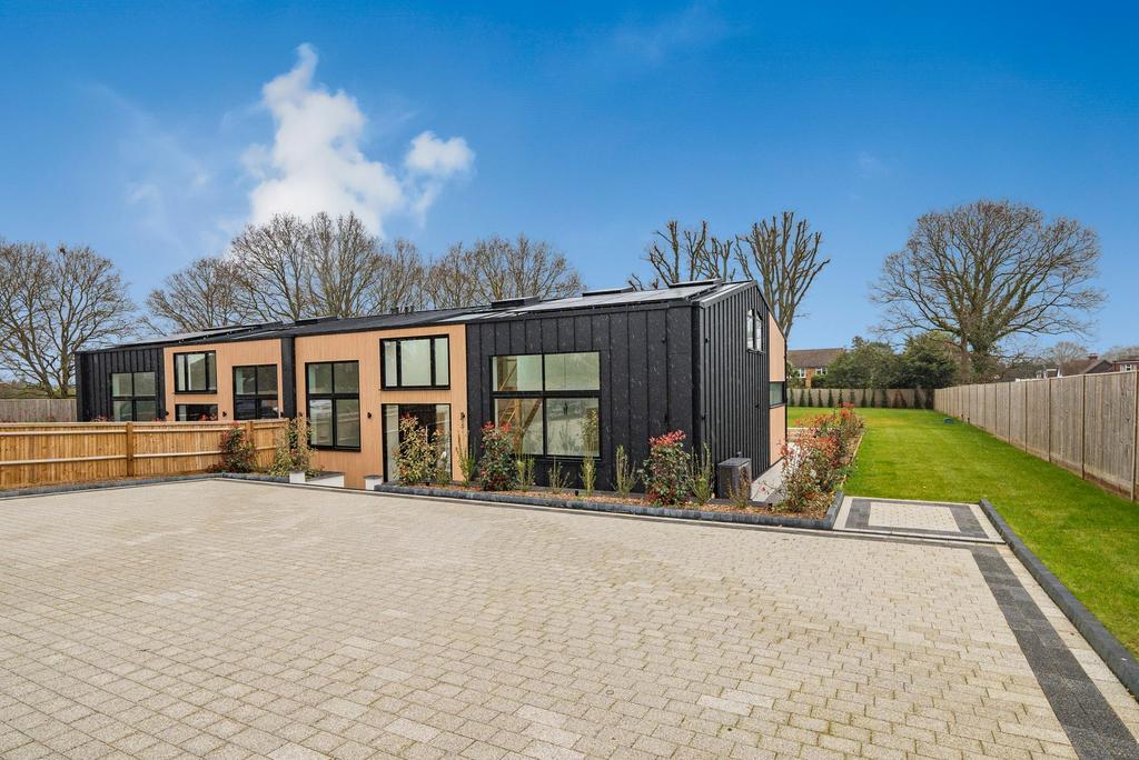 Horsley Road, Downside, Cobham, KT11 4 bed semidetached house to rent