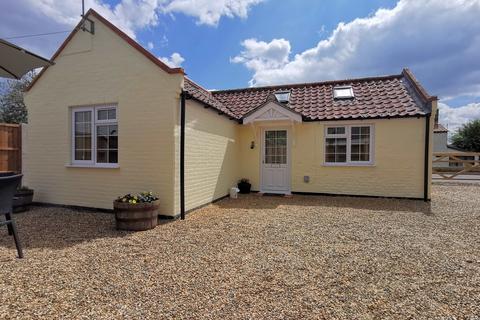 1 bedroom detached bungalow for sale, Yarmouth Road, Broome, Bungay