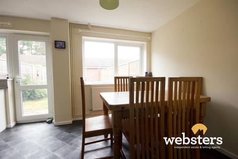 3 bedroom terraced house to rent, Priory Road, Norwich NR9