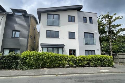 2 bedroom flat to rent, Clarence Road, Fleet