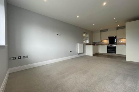 2 bedroom flat to rent, Clarence Road, Fleet