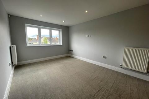 2 bedroom flat to rent, Clarence Road, Fleet