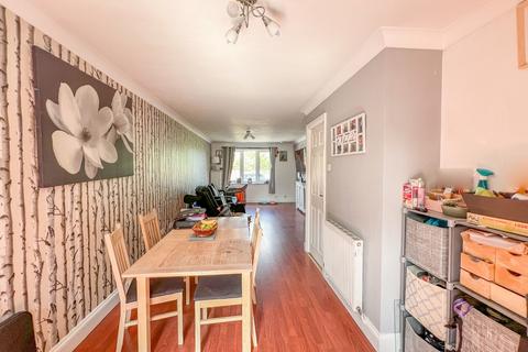 12 Caernarvon Close, Hockley, SS5 4XH