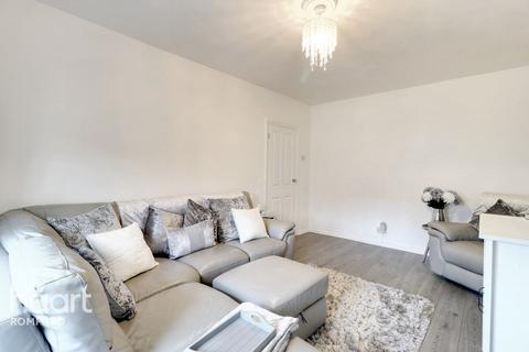 2 bedroom maisonette for sale, Rush Green Road, Romford, RM7 0PS