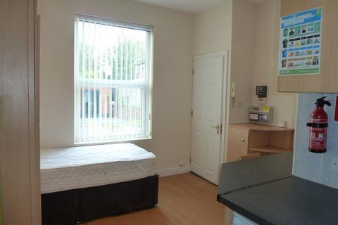 Studio to rent, Paradise Street, Audenshaw