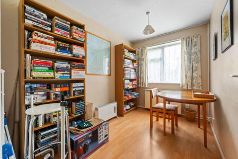 2 bedroom ground floor flat for sale, Ross Road, Wallington