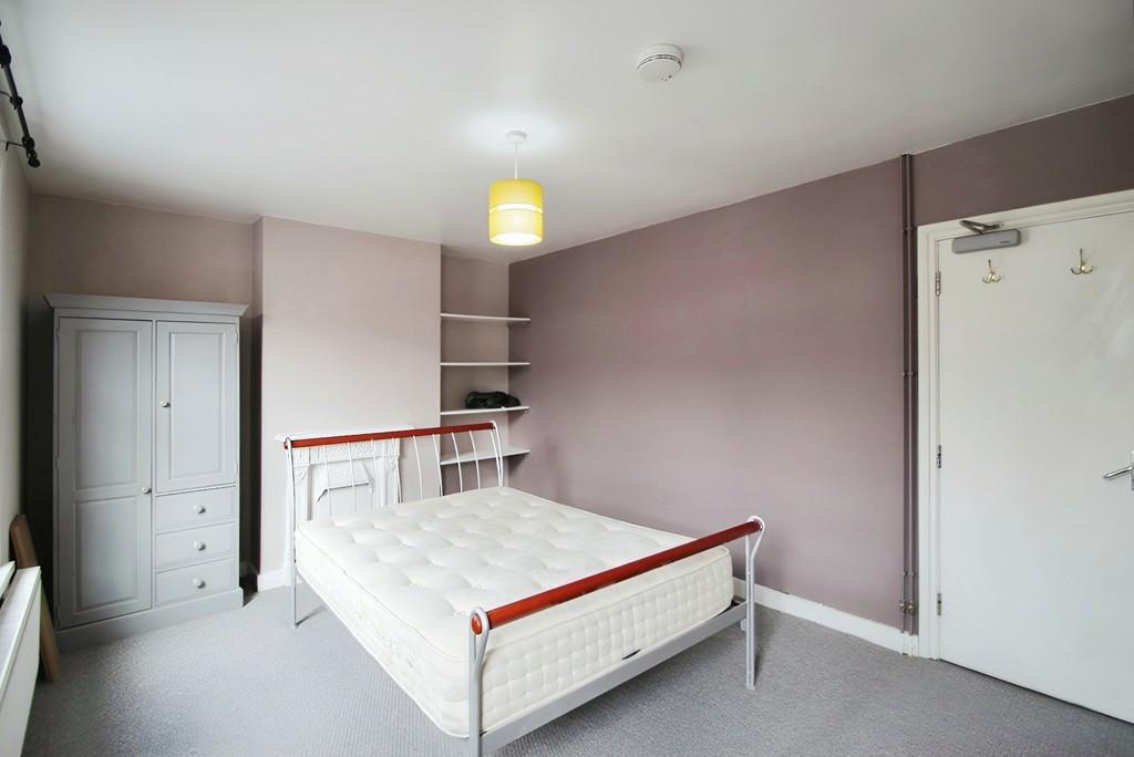 C6e8ded3-bedroom 203