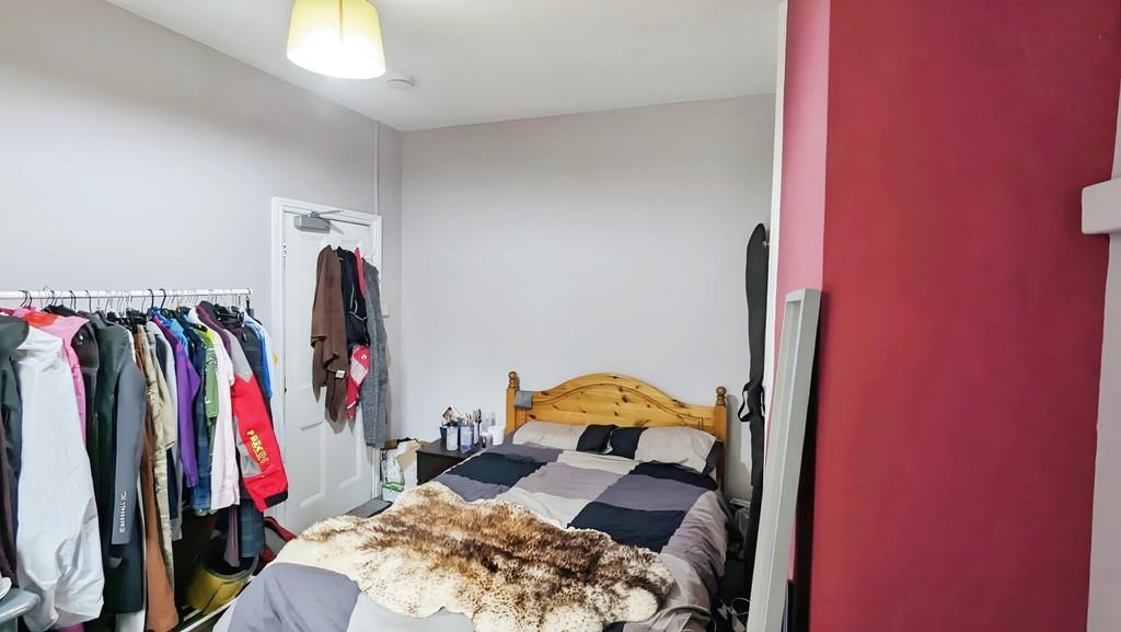 44ff4adc-bedroom 201 20angle 202