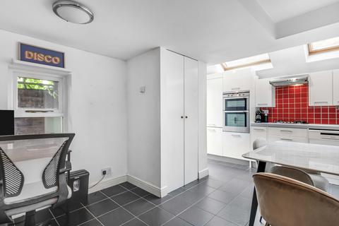 2 bedroom flat for sale, Broughton Road, SW6
