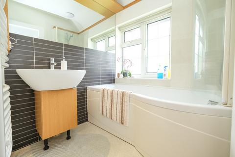40 Fairway, Petts Wood, Orpington, BR5 1EG