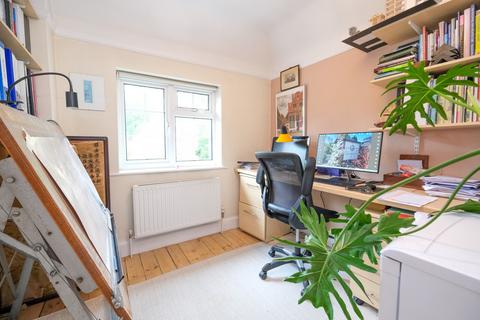 40 Fairway, Petts Wood, Orpington, BR5 1EG
