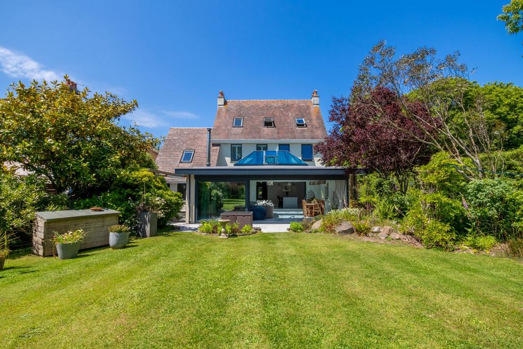 Richmond Avenue, St. Peter Port... 4 bed detached house for sale £